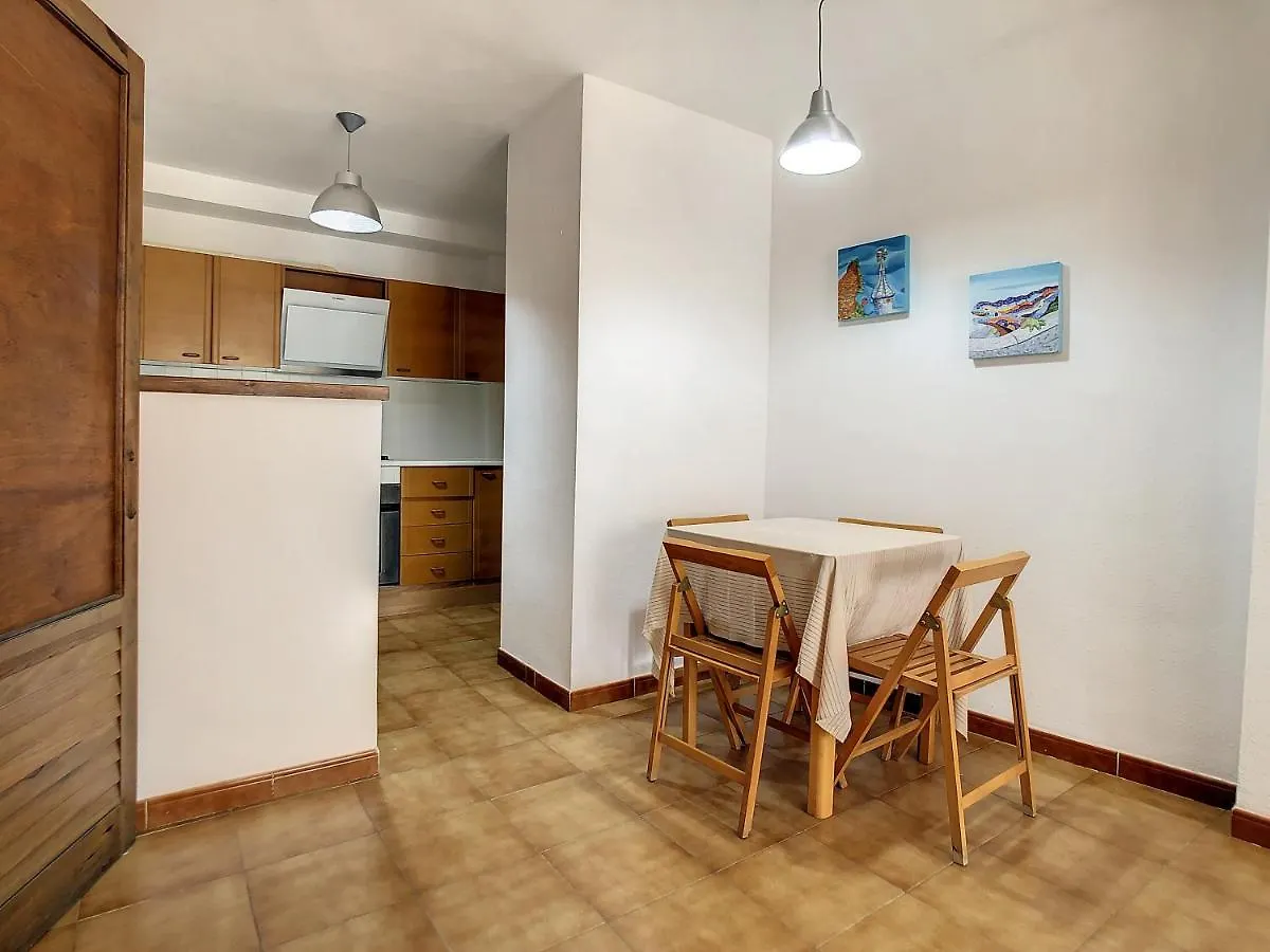 Metro Apartment L'Estartit 0*,